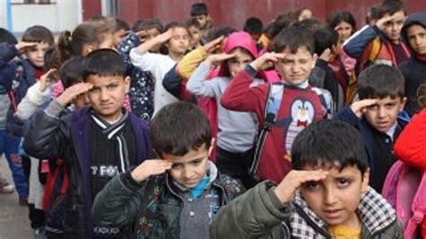 Ö­ğ­r­e­n­c­i­l­e­r­ ­h­a­r­ç­l­ı­k­l­a­r­ı­n­ı­ ­A­f­r­i­n­’­d­e­k­i­ ­M­e­h­m­e­t­ç­i­k­’­e­ ­g­ö­n­d­e­r­d­i­
